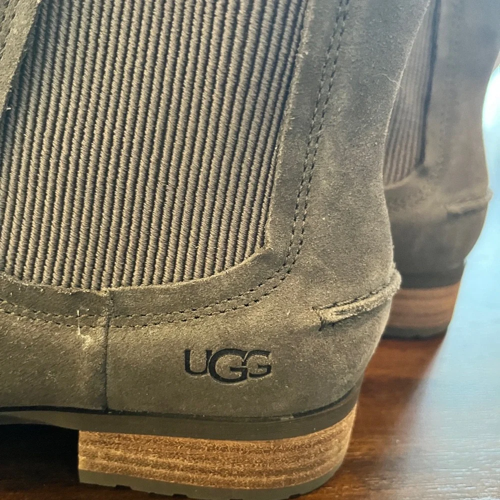 UGG classic chelsea